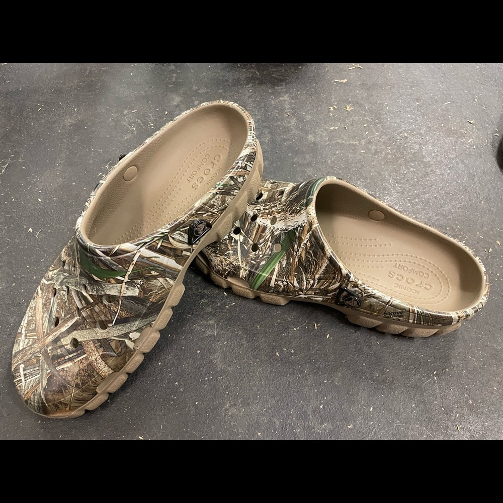 Mens camo crocs